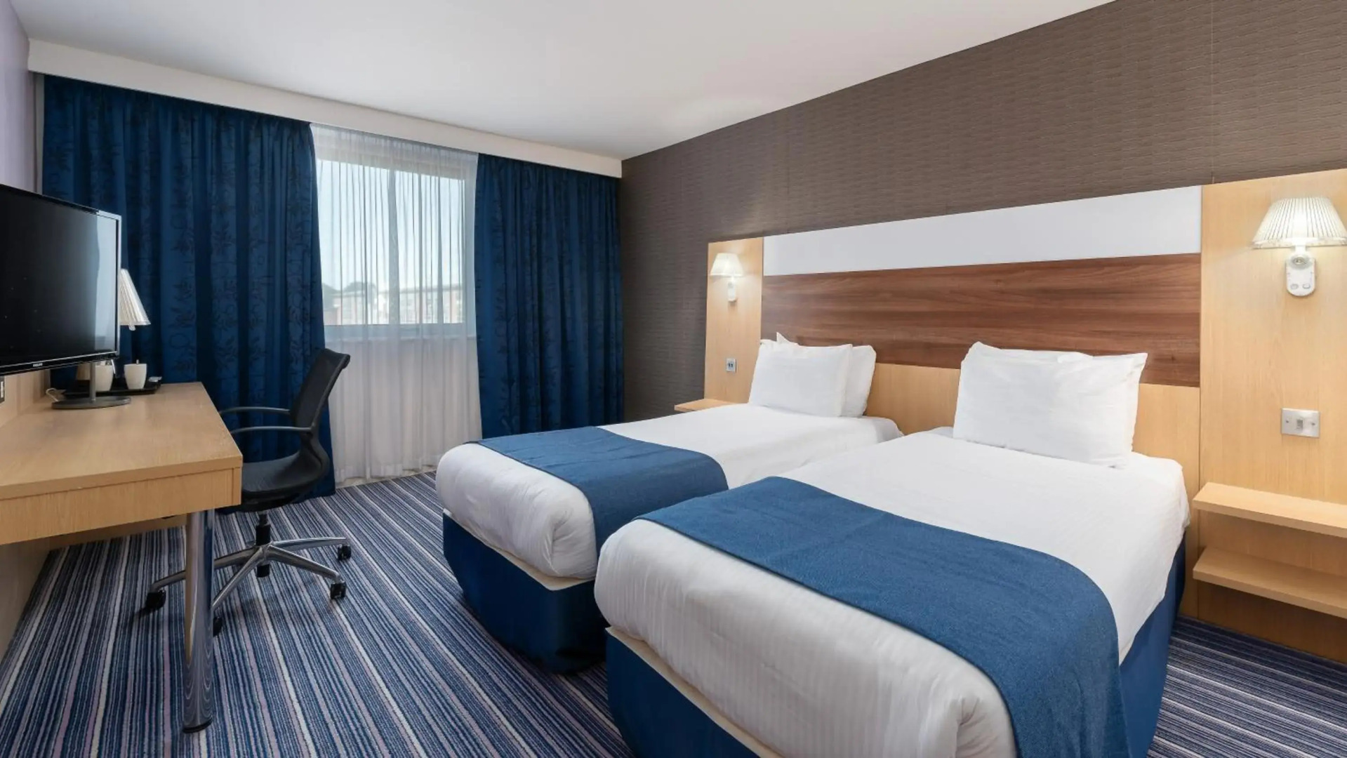 Holiday Inn Express Leigh - Sports Village by IHG