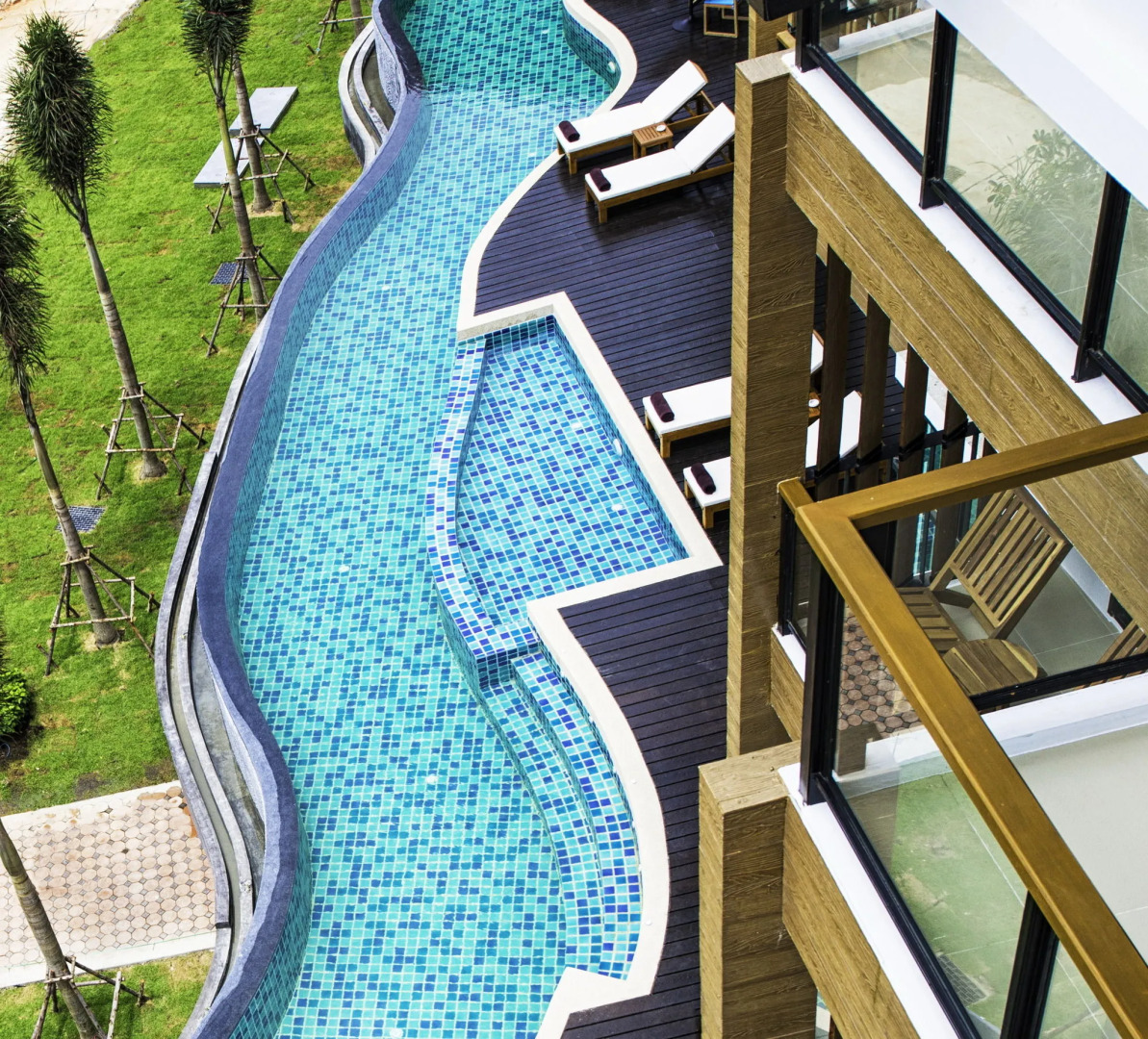 Отель The Lunar Patong