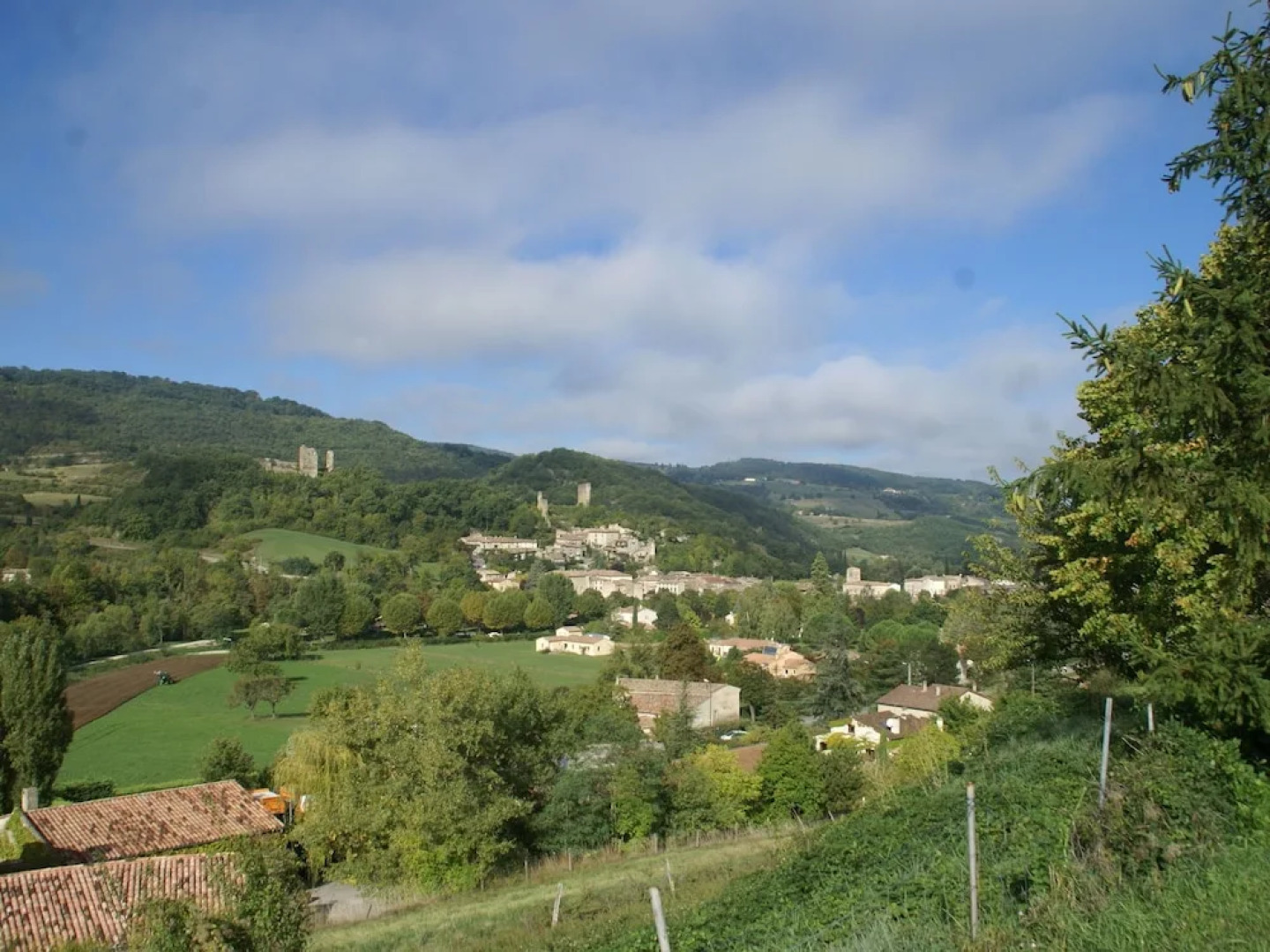 Beautiful Holiday Home in Bourdeaux with Hill View
