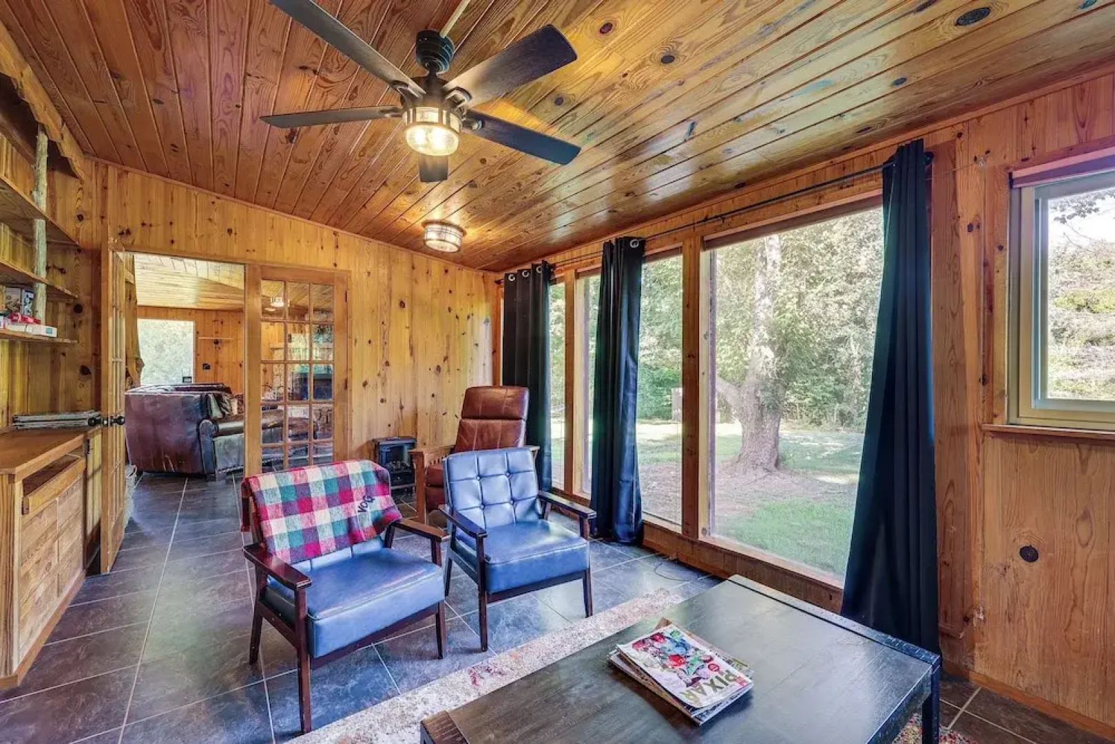 Eureka Springs Rental Cabin 8 Mi to Downtown!
