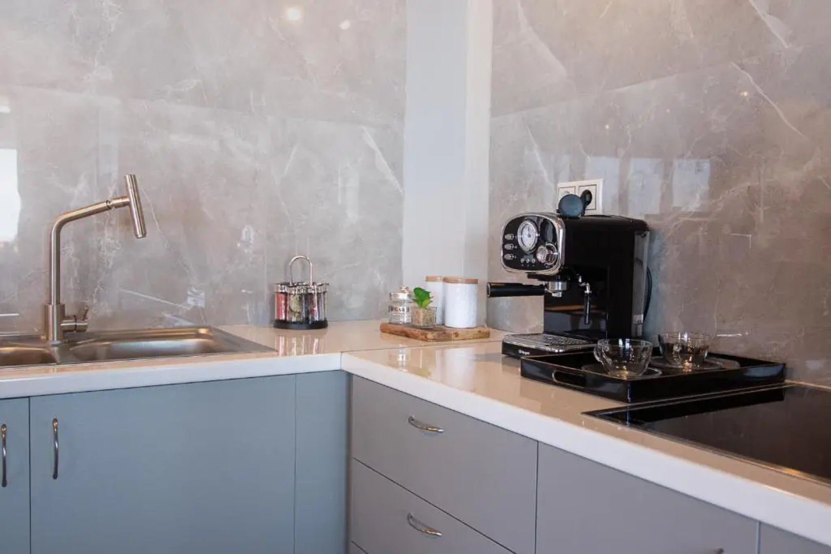 Georgianna's suite with private pool , 'greysuite'