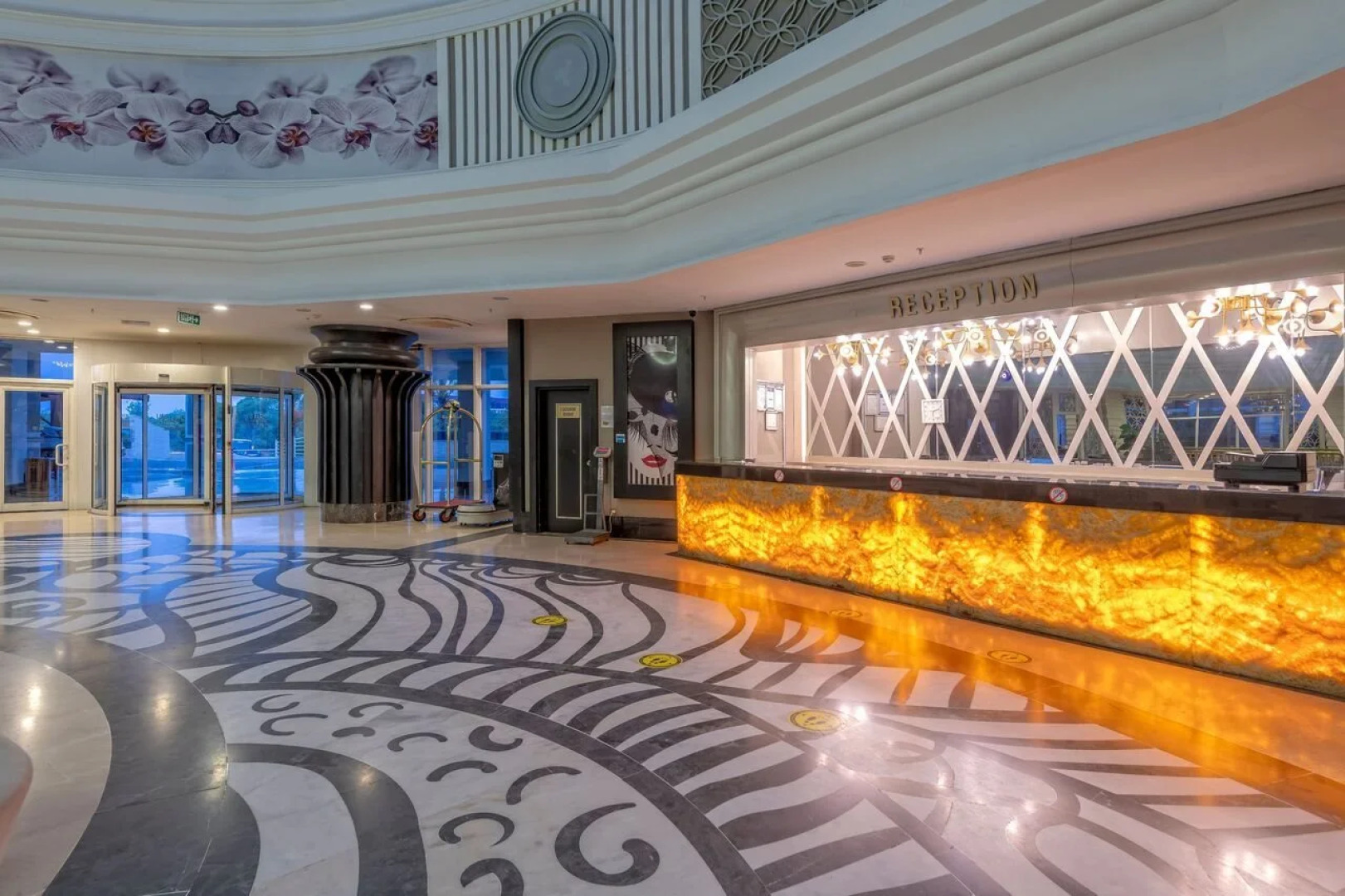 Port River Hotel & Spa