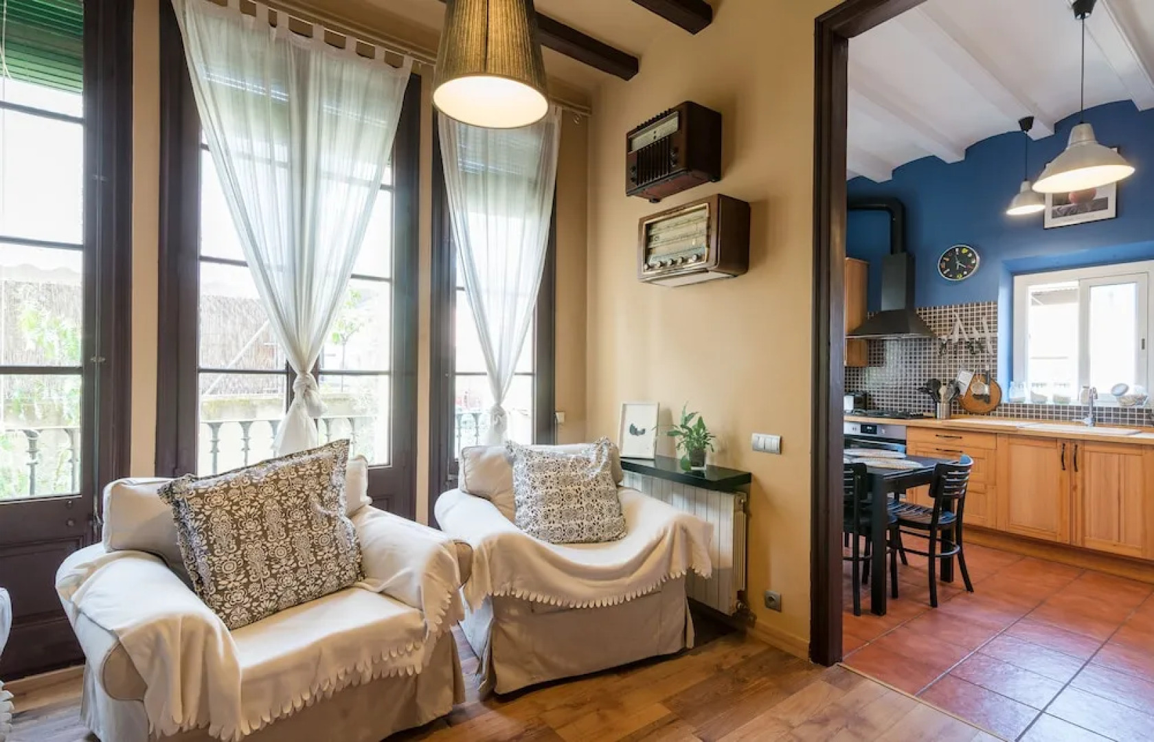 Encantadora Mansión con Jardín y Piscina