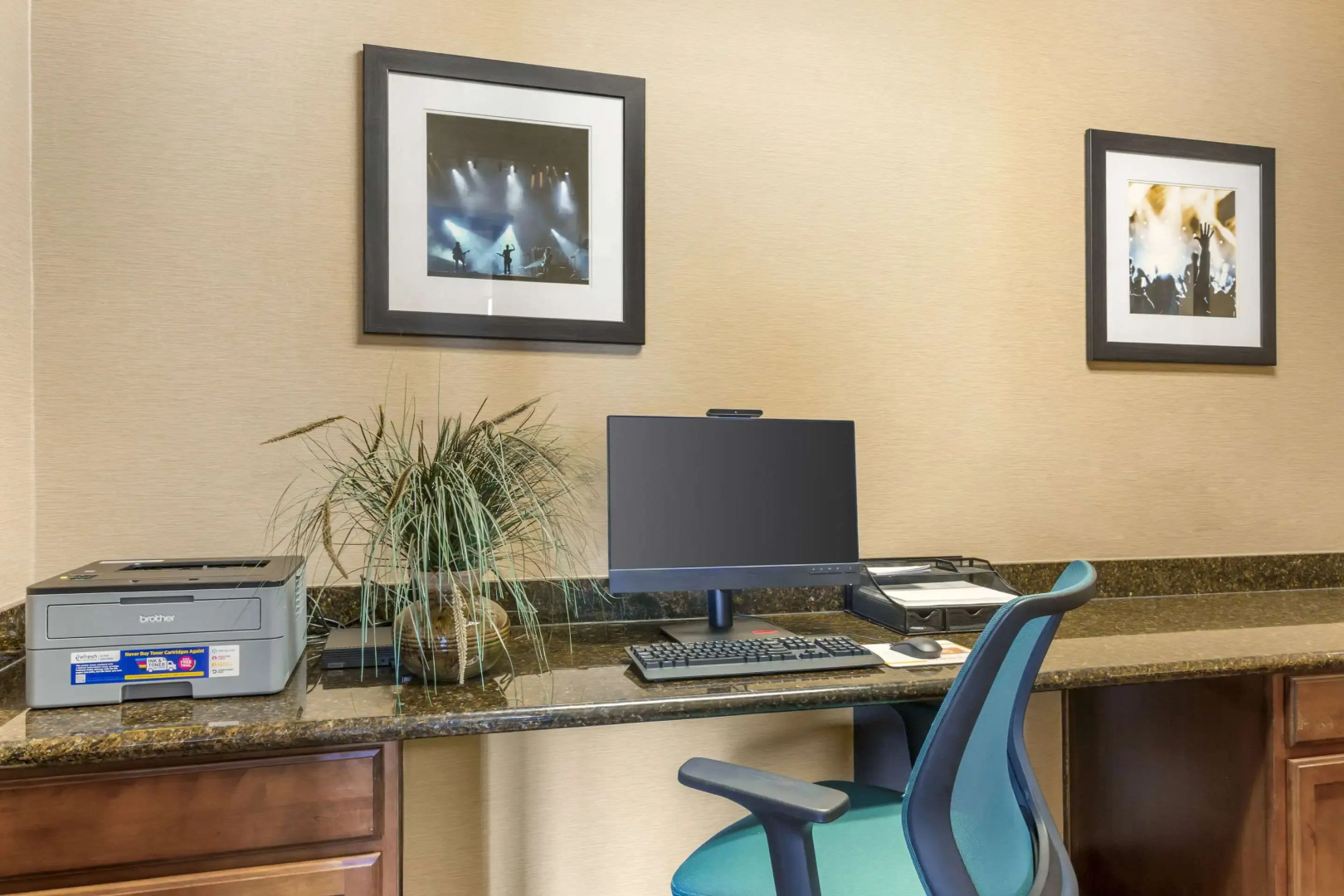 Comfort Suites Glendale - State Farm Stadium Area
