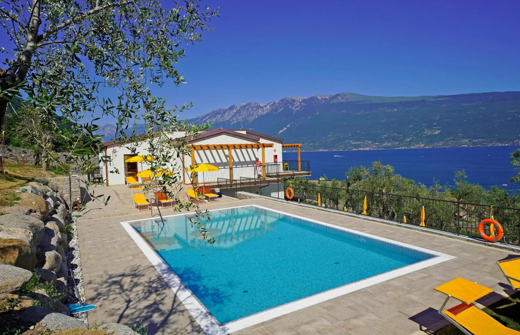 Residence Dany Appartamenti Con Cucina Vista Lago Piscina E Parcheggio