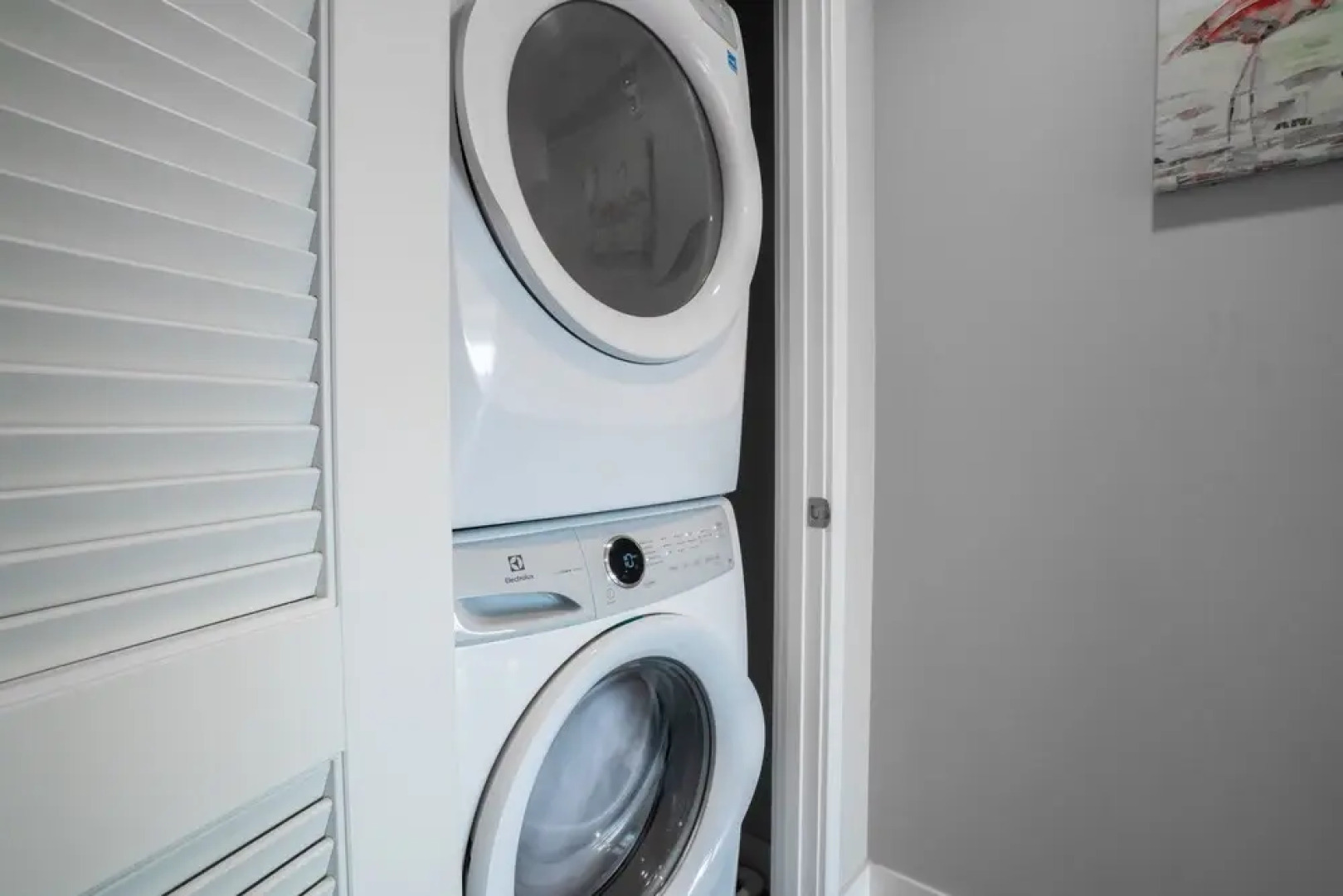 One Bedroom apartment near waterfront in a brand new building 1 Apts by RedAwning