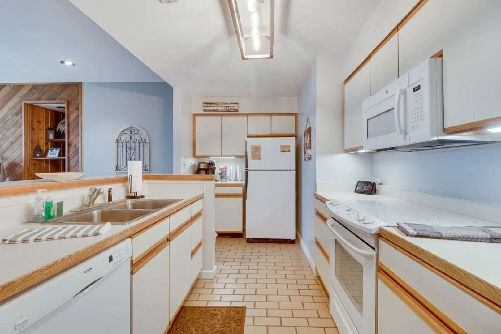 All-season Fun! Wintergreen Resort Condo w/ Views