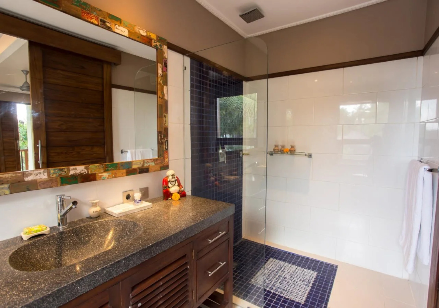 Solo Villas and Retreat