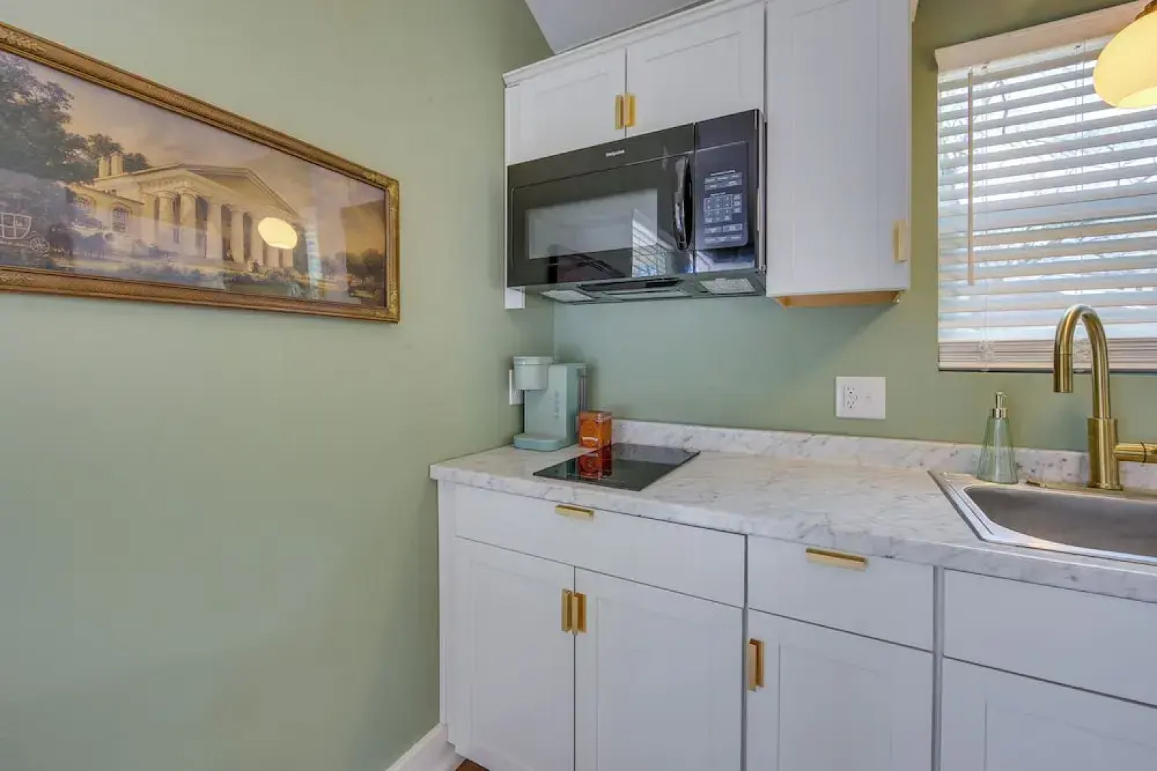 Walk to Museums: Art Deco Cottage in Jefferson