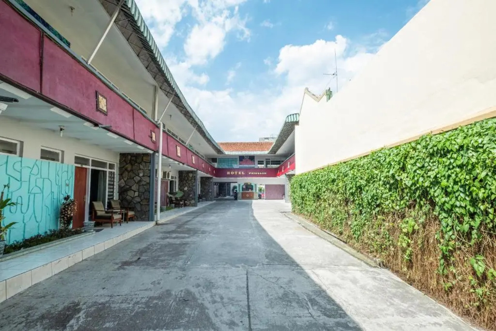 Hotel Priangan by OYO Rooms