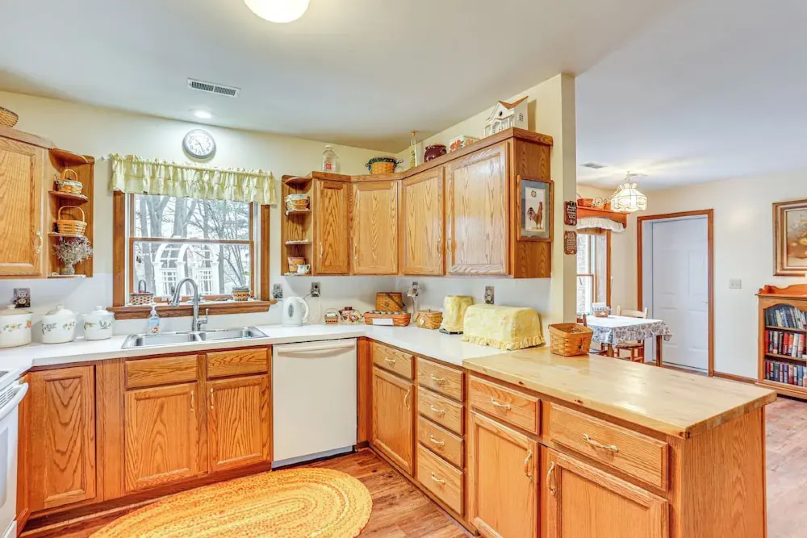 Charming Apartment w/ Yard & Beautiful Gardens!