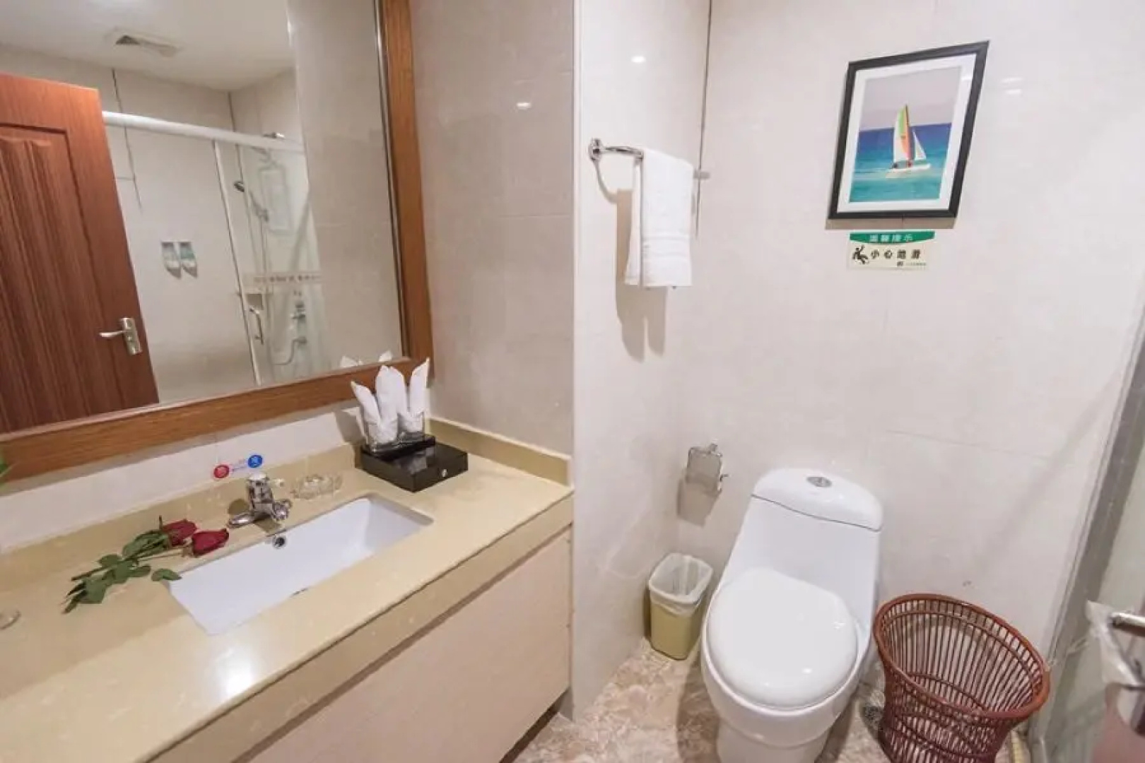 8 Inns Zhanjiang Haitian Branch