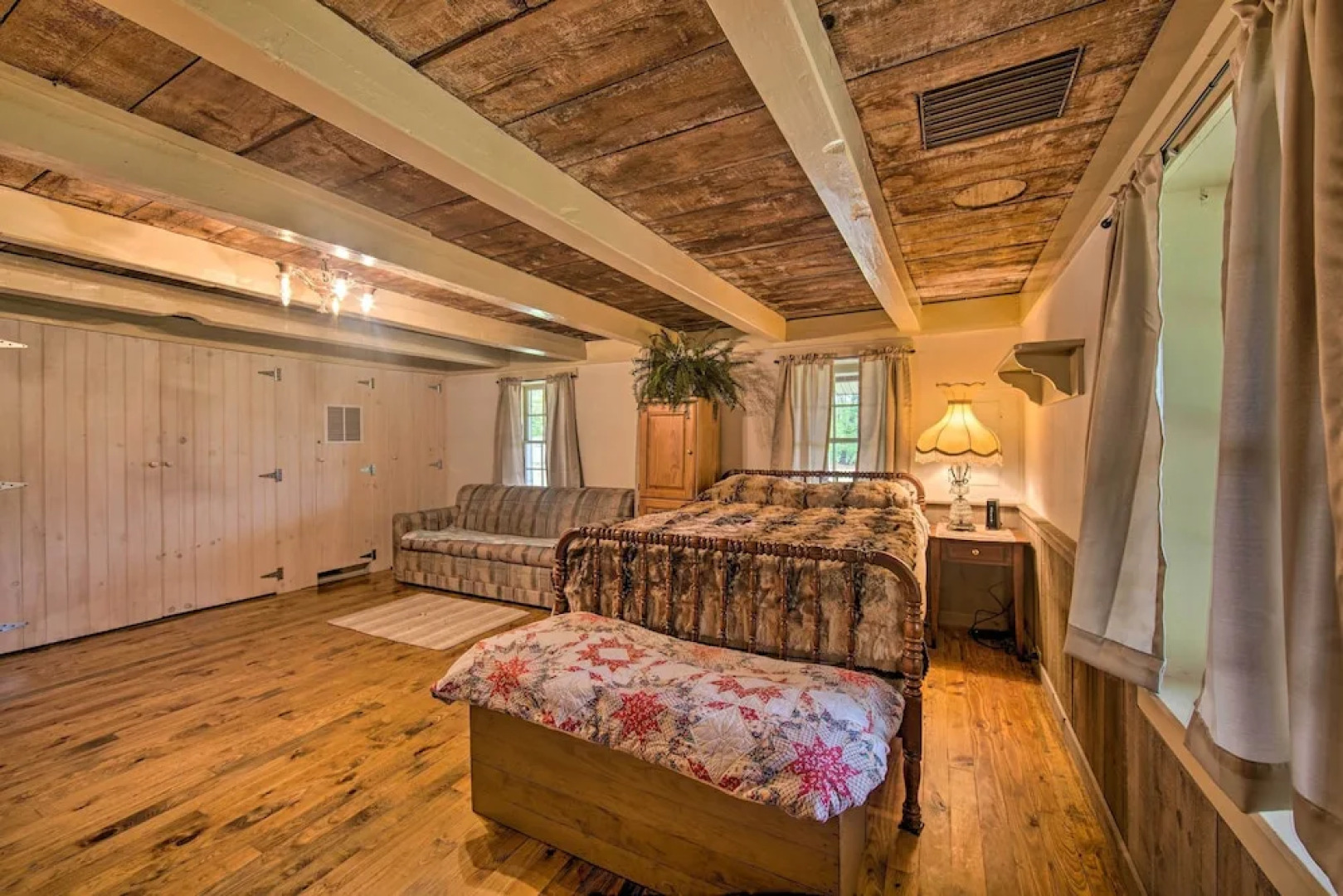 Remote 1901 Studio Cabin w/ Loft - Pets Allowed!