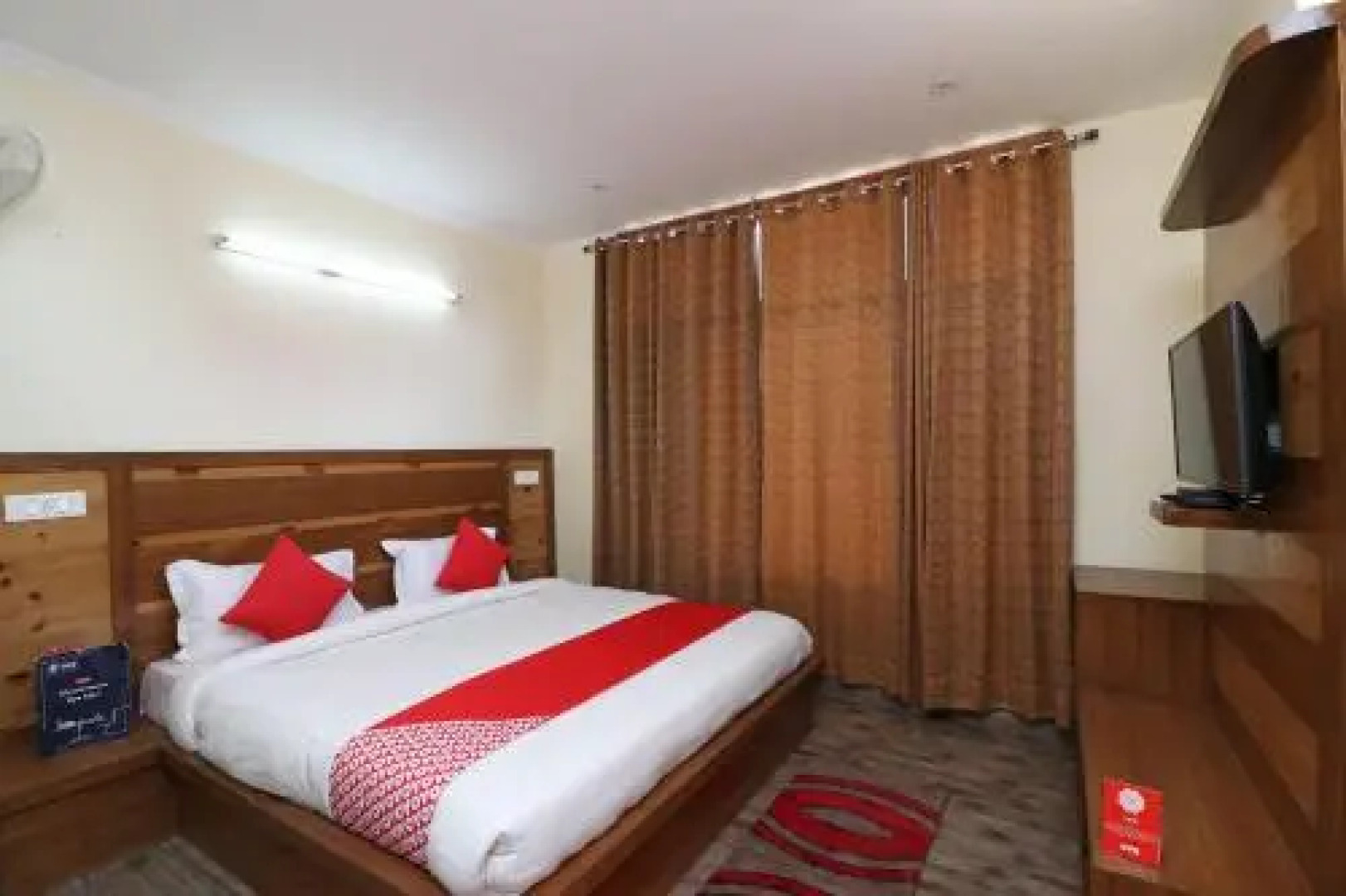 OYO 27648 Kasauli Greens