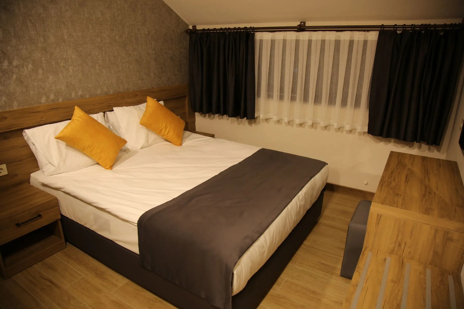 Golden World Suite Hotel