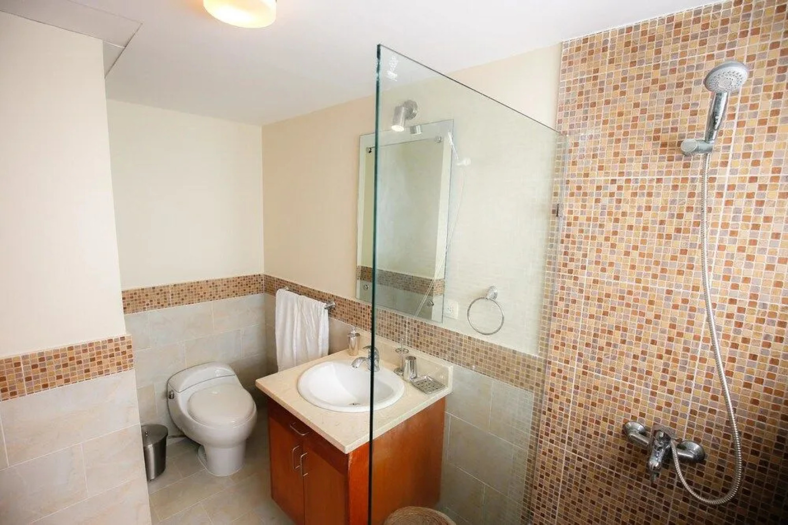 Beachfront Glamorous Apartment With Ocean Views