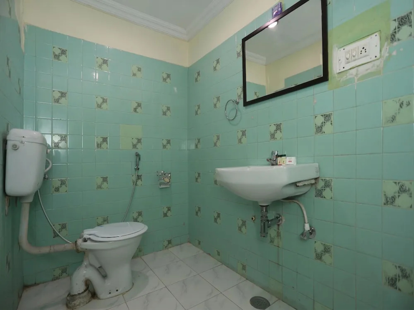 OYO 8955 Hotel Bobina