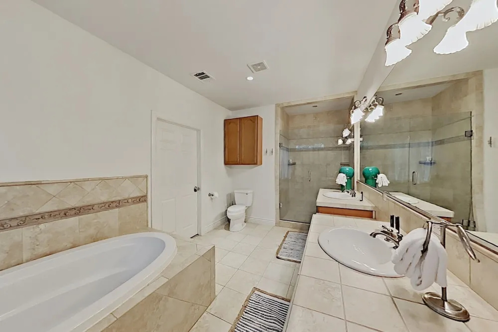 4BR 3BA Spicewood House with Impressive Views by RedAwning