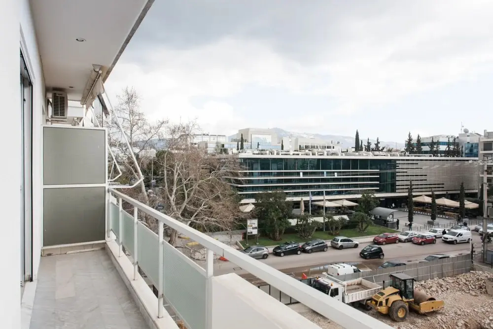 Spacious & Airy 1 Bedroom Apartment near HELEXPO