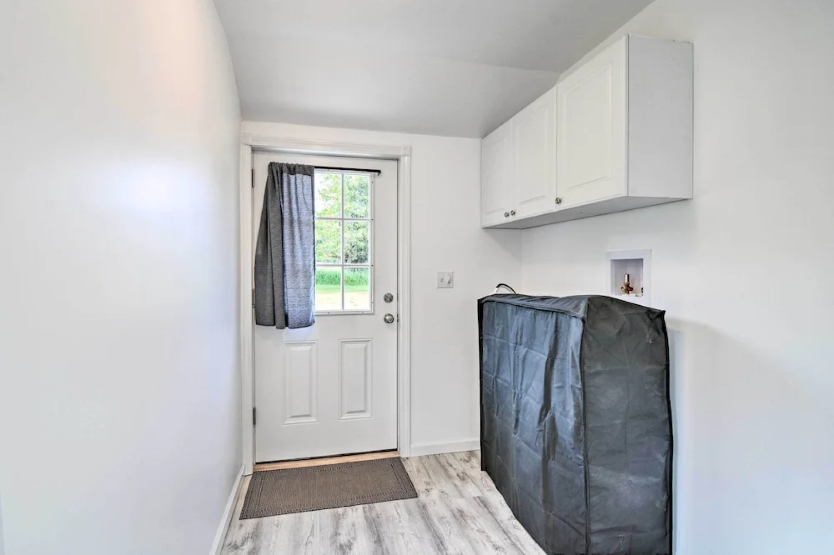 3 Mi to Lake Michigan: The Country Cottage