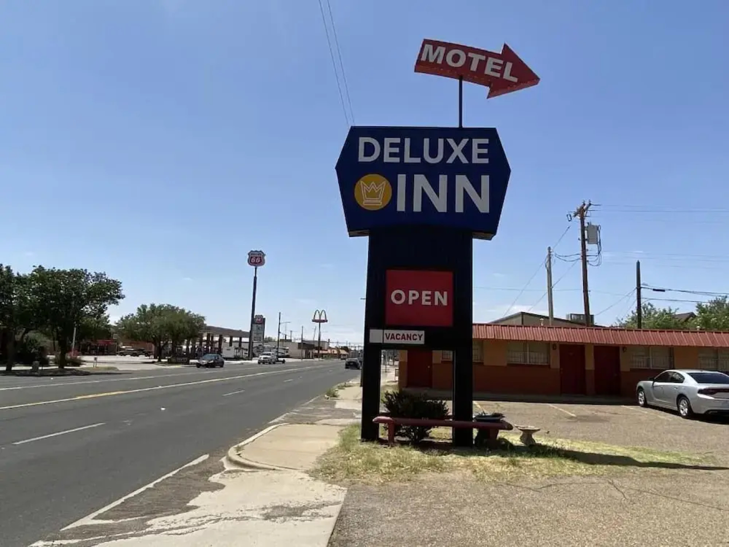 Deluxe Inn