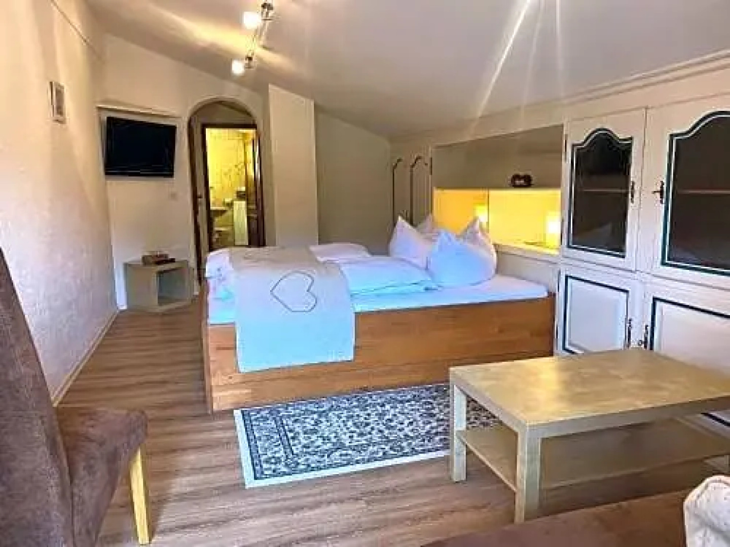 Das Maximilian by stayFritz - DZ Hausham mit Frühstück und Schwimmteich in Top-Lage