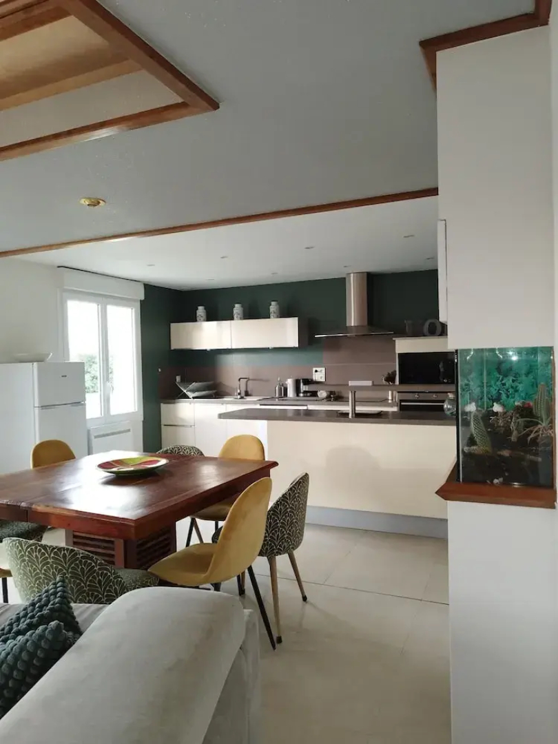 House in Breles Near Rock Beach & Amusement Park