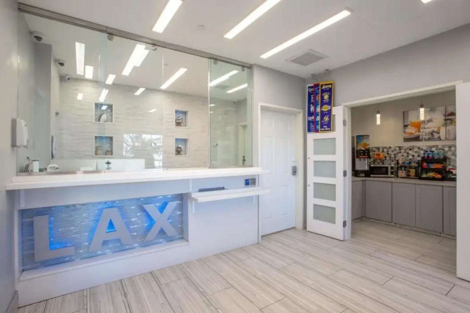 Elev8 Hotel Los Angeles LAX