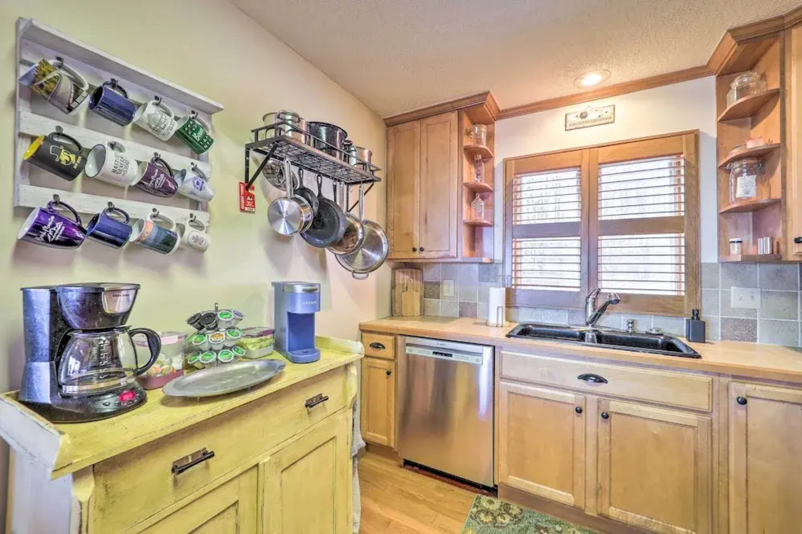 Near Beech Mountain: Crimson Cabin w/ Views