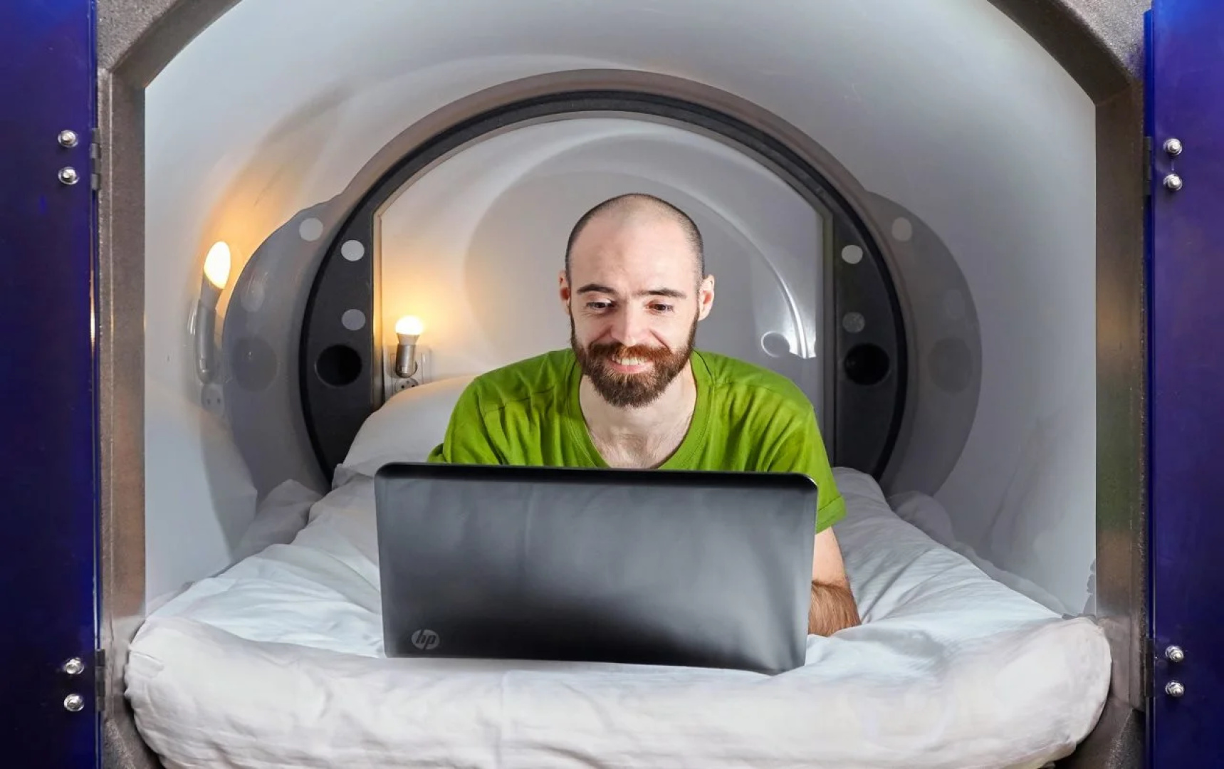 Molotoff Capsule Hotel