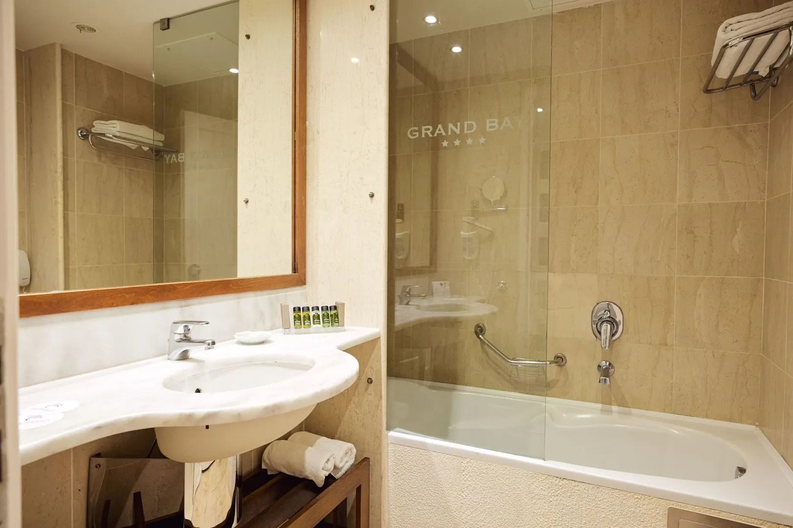 Giannoulis – Grand Bay Beach Resort - Adults Only