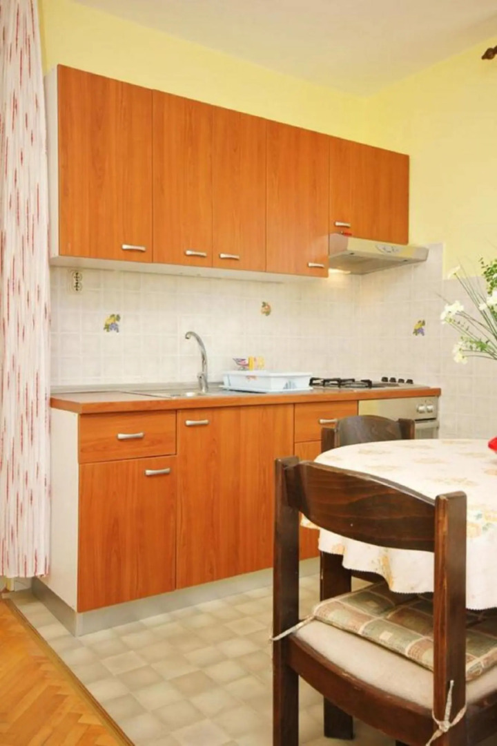 Ljube - quiet location & close to the beach - A2(4+1)