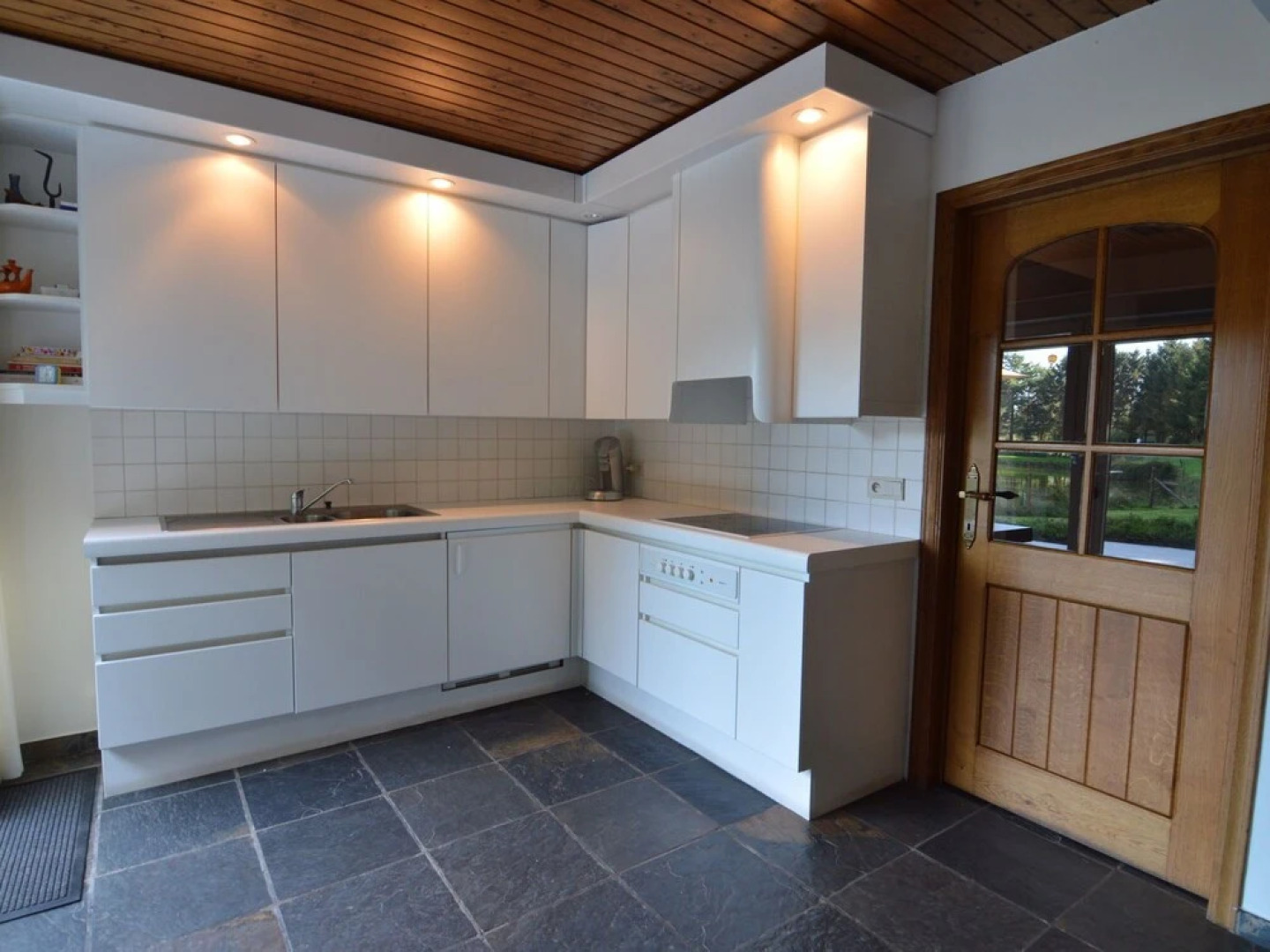 Quaint Holiday Home in Ravels With Garden