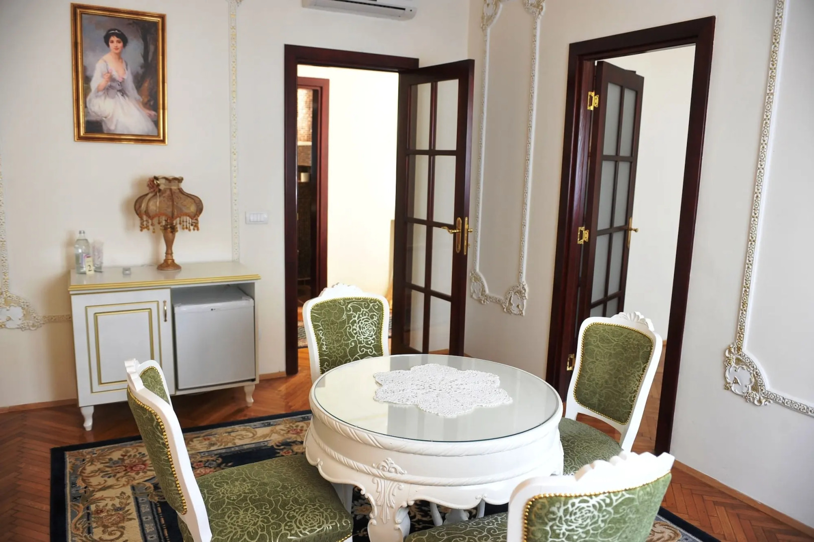 Queen's Astoria Design Hotel