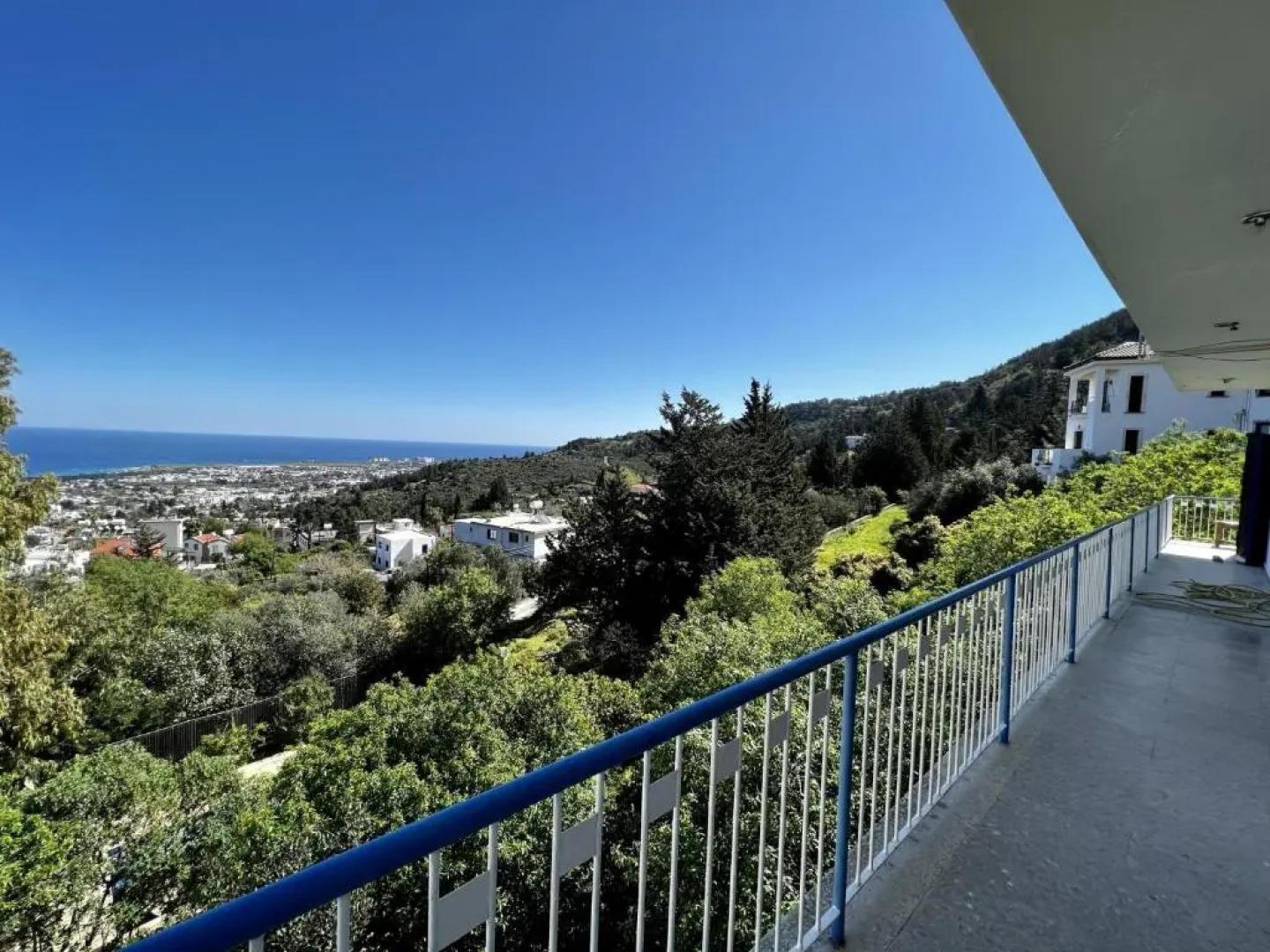 Sea View Spacious Private Villa in Lapta