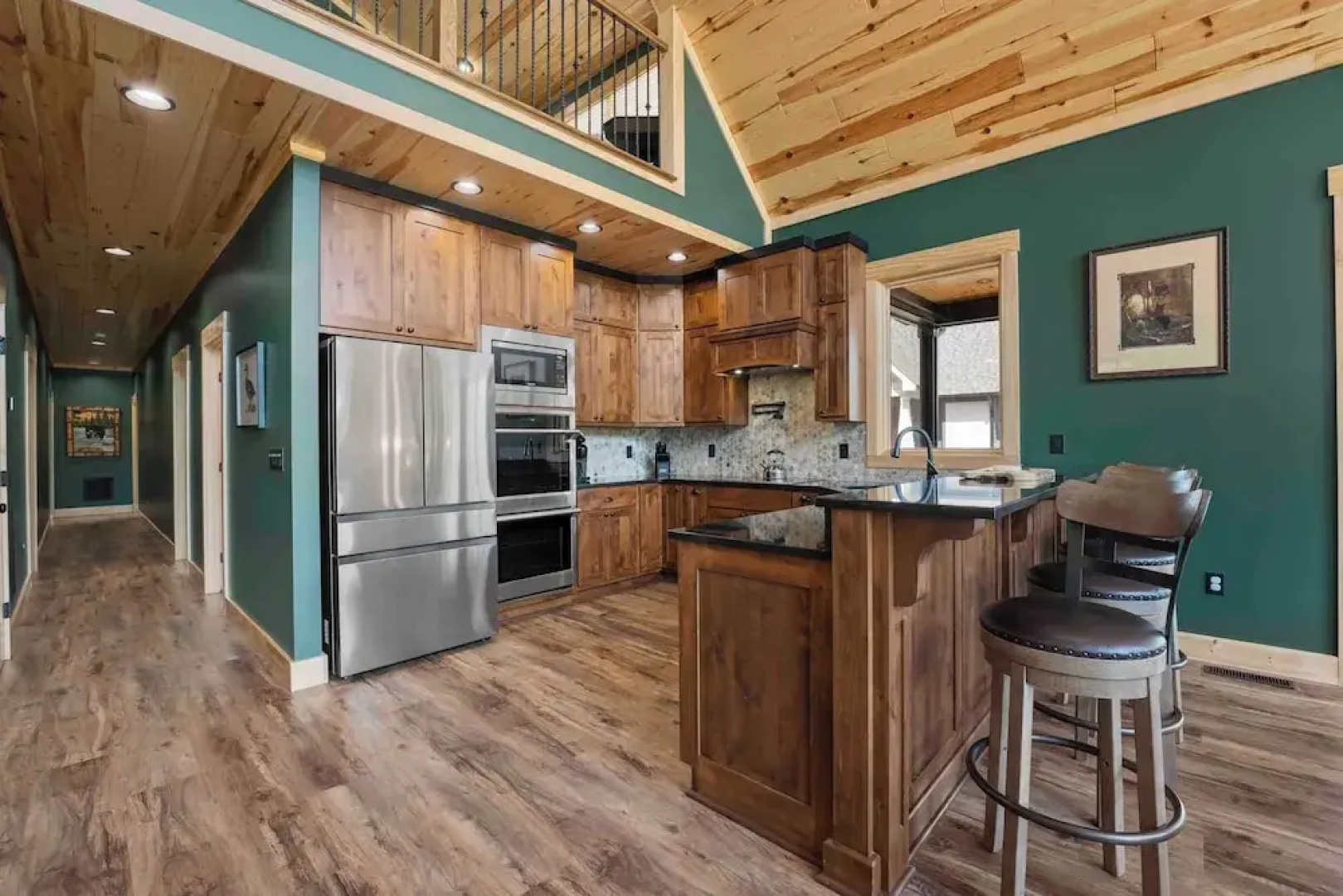 Black Bear & Blue Heron by Avantstay 2 Lakefront Homes, Sleeps 43 Pool, Dock, Theater