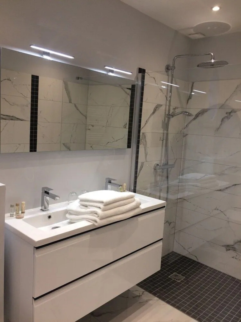 Les Enclos Bed and Breakfast