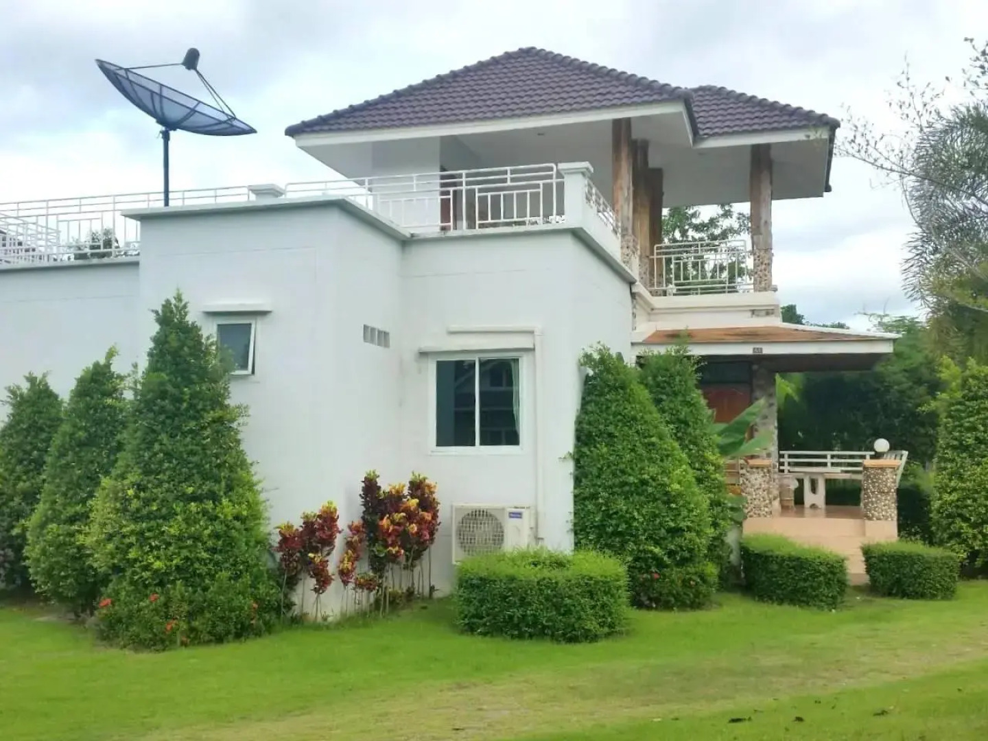 Tanaosri & Creekside Resort