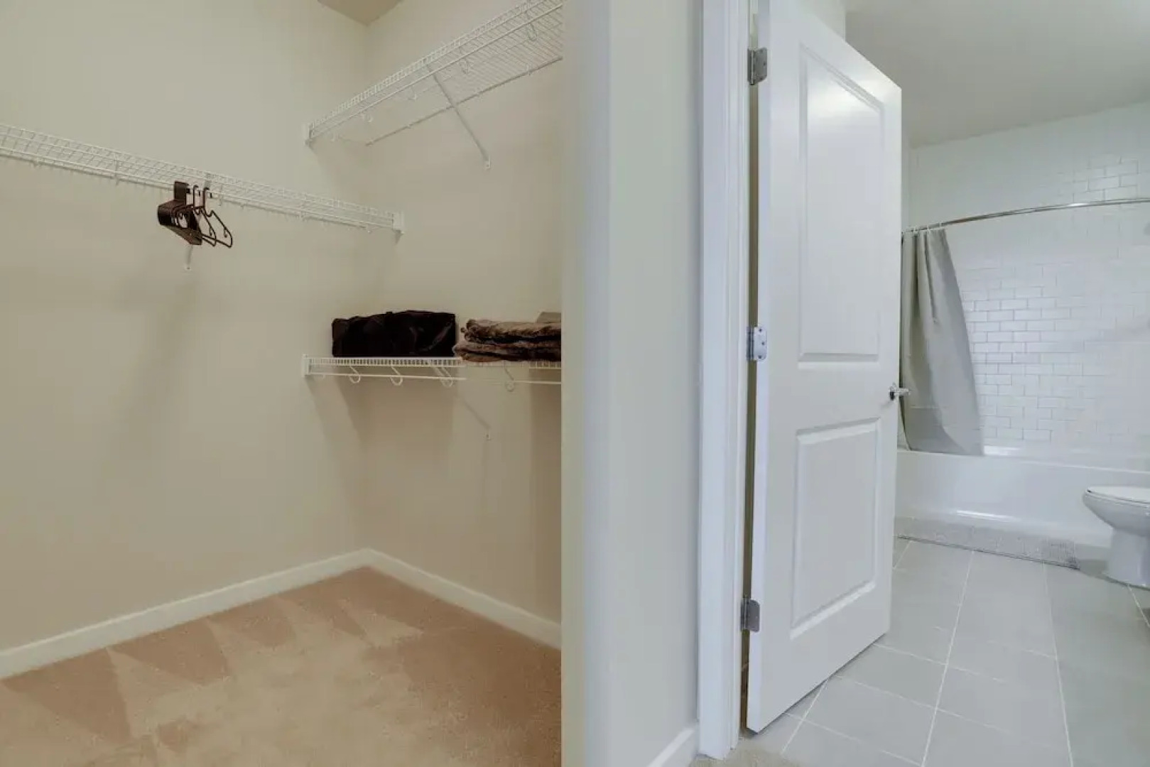 Stylish One-Bedroom Apt in Alexandria