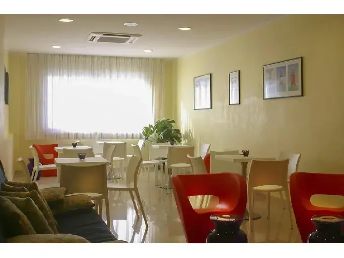 Iones Hotel
