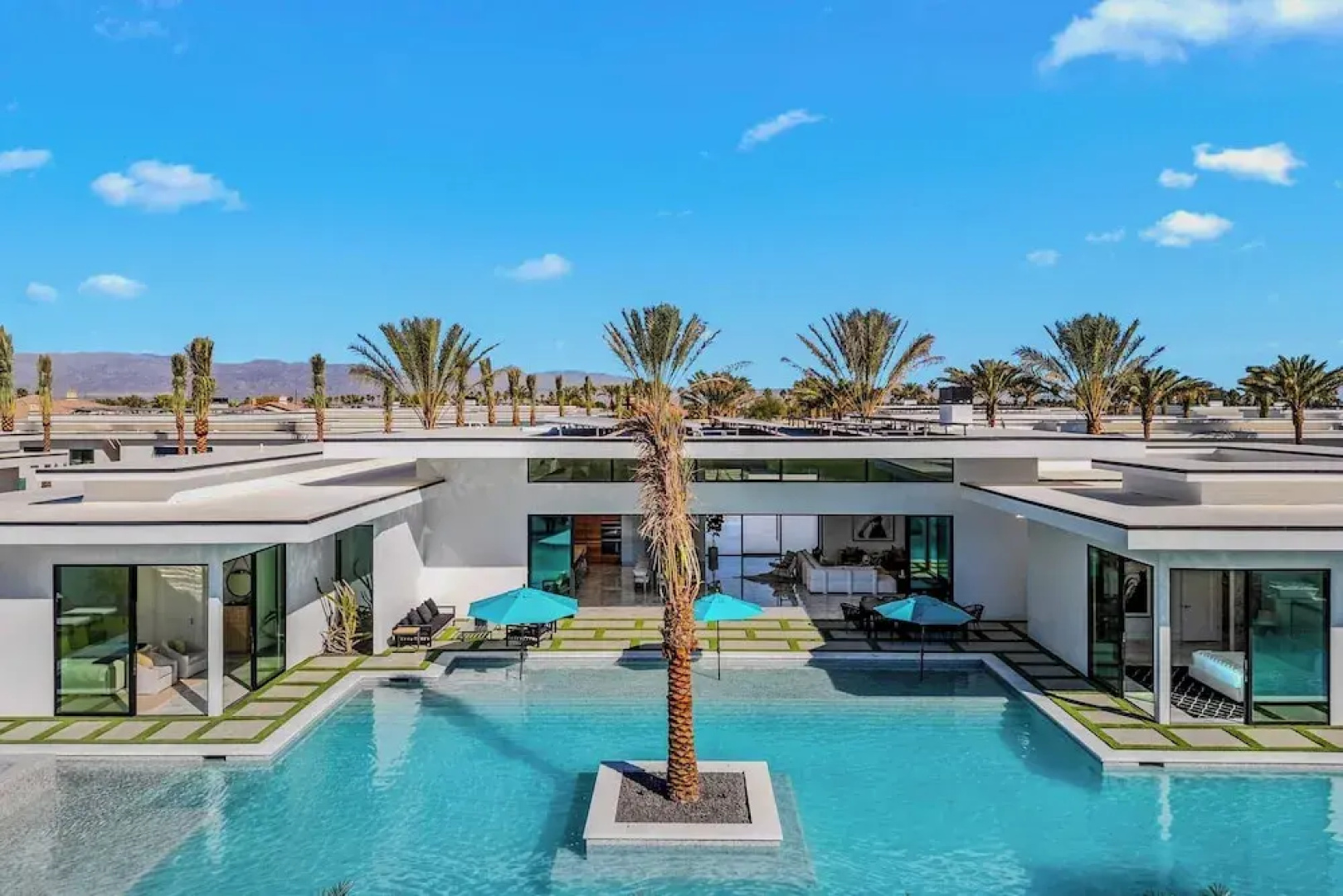 Sleeps 31 2 Luxury Villas w/ Pool + Spa, Putting Green Bravo by Avantstay