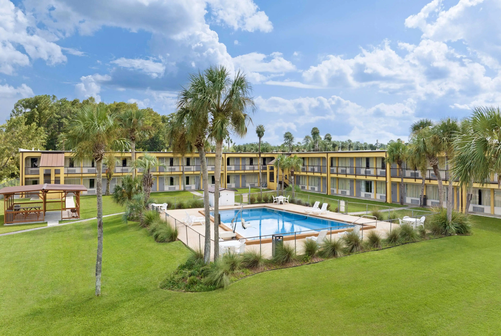 Days Inn by Wyndham Lake City I-75
