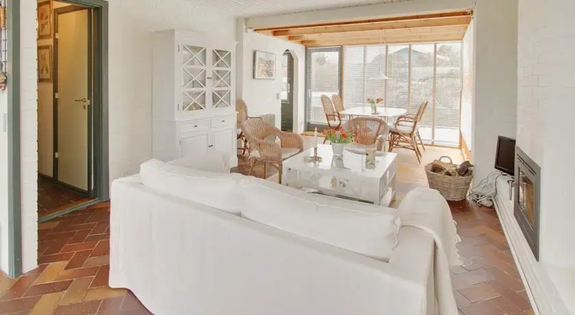 Anemone 54 Holiday House