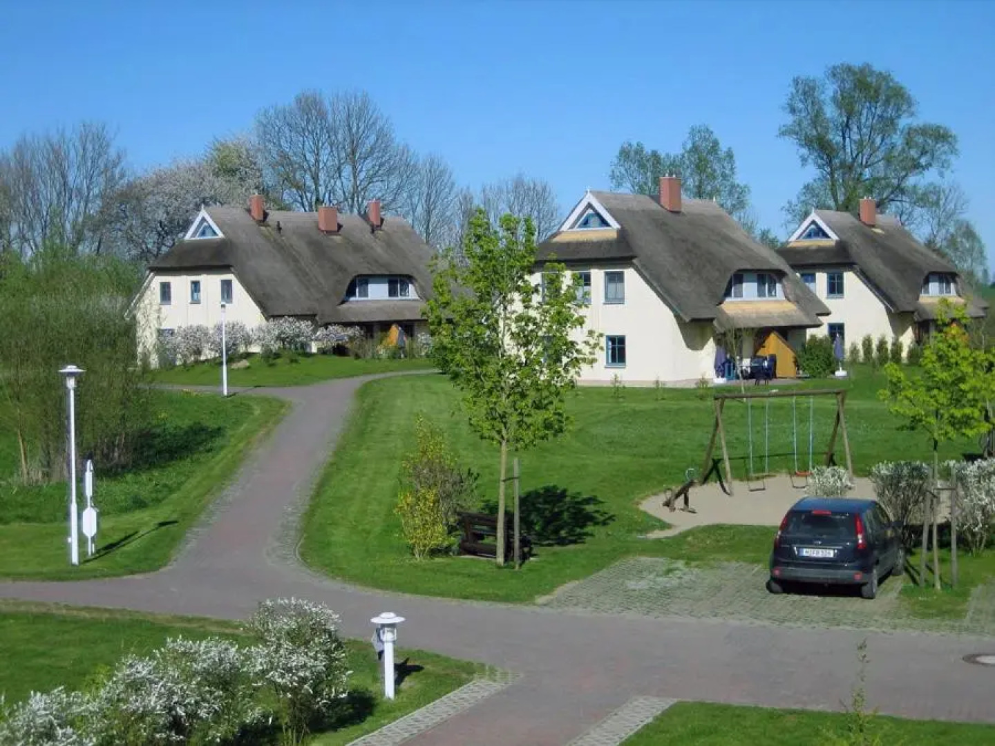 Komfortables Reetdachferienhaus Hasel 1