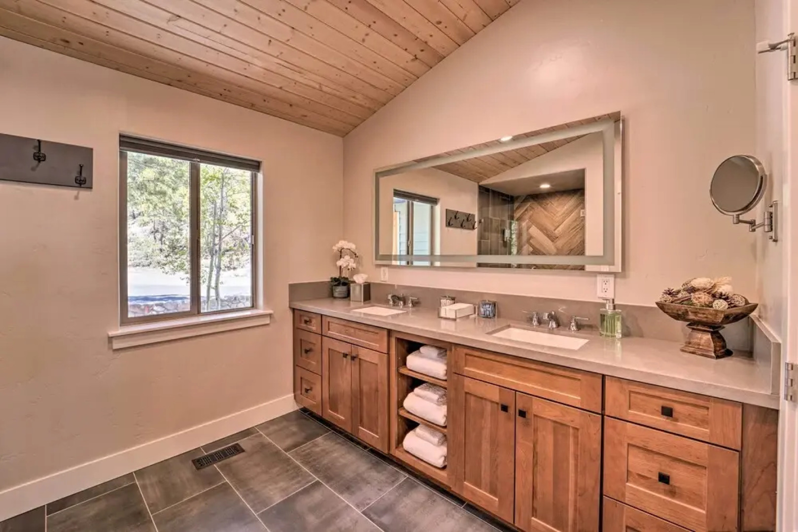 Hot Tub, Pool Table: Luxe Reno Chalet w/ Mtn View!