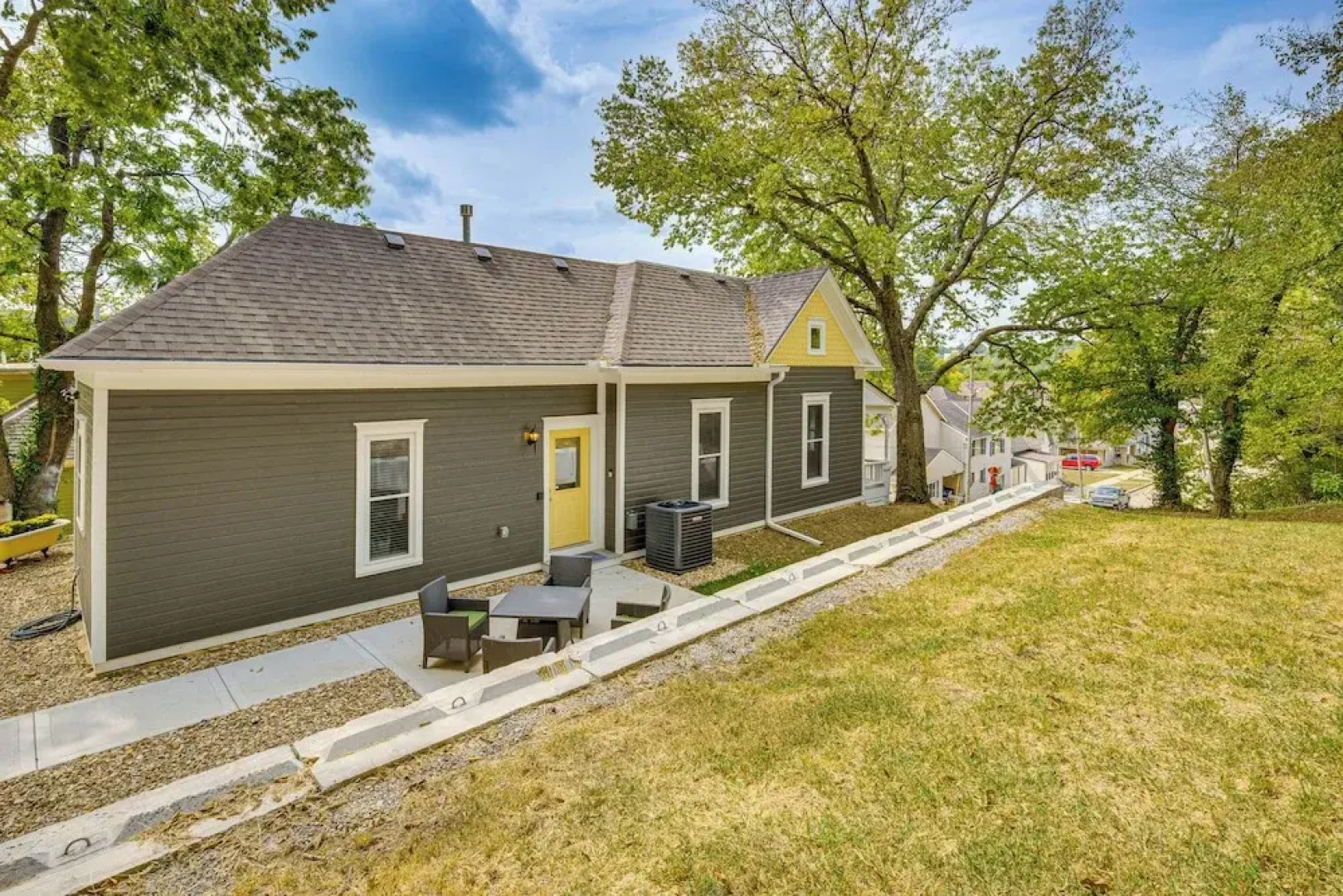 Walk Downtown: Historic Home in Excelsior Springs