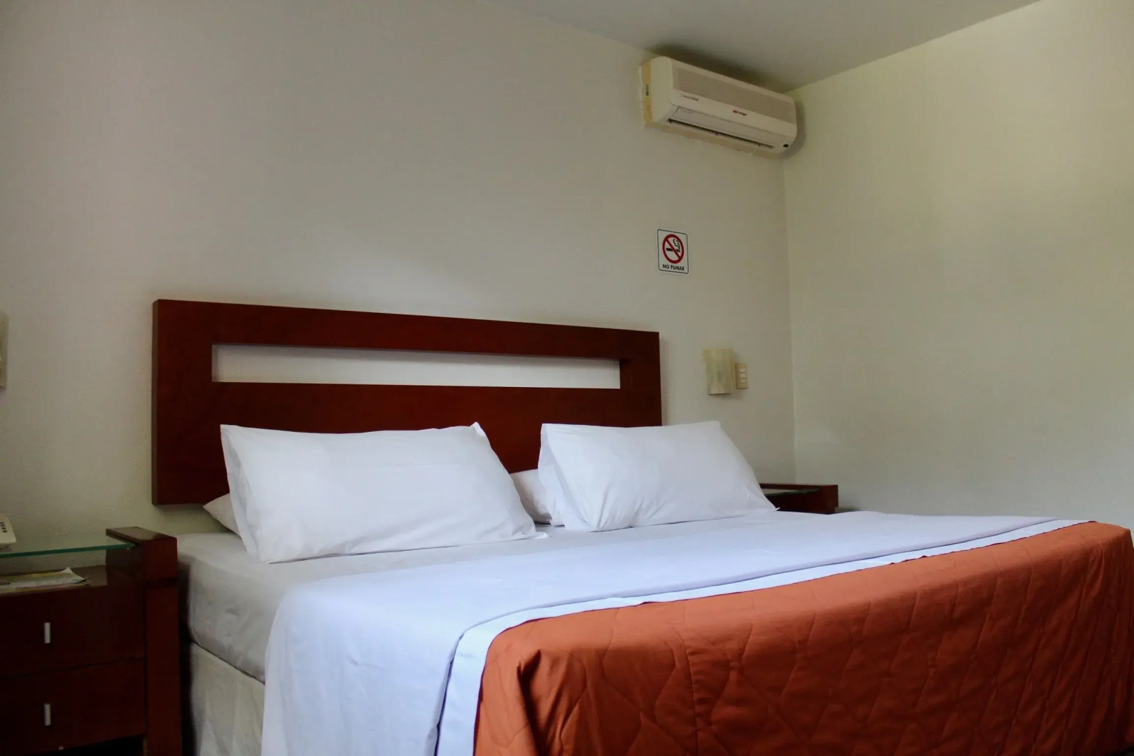 HI Huasteca Inn Hotel