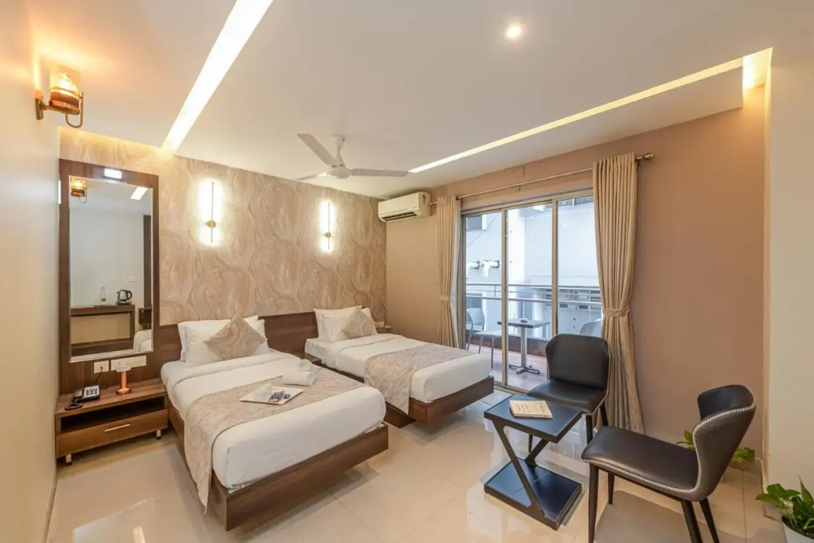 OYO Premium Light House Hill