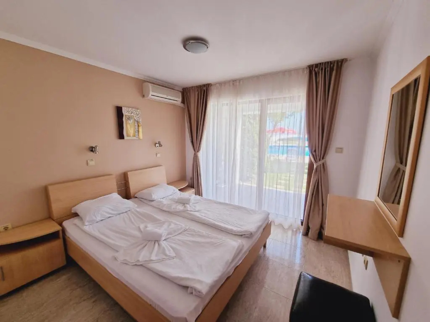 DIAMOND Apart Complex