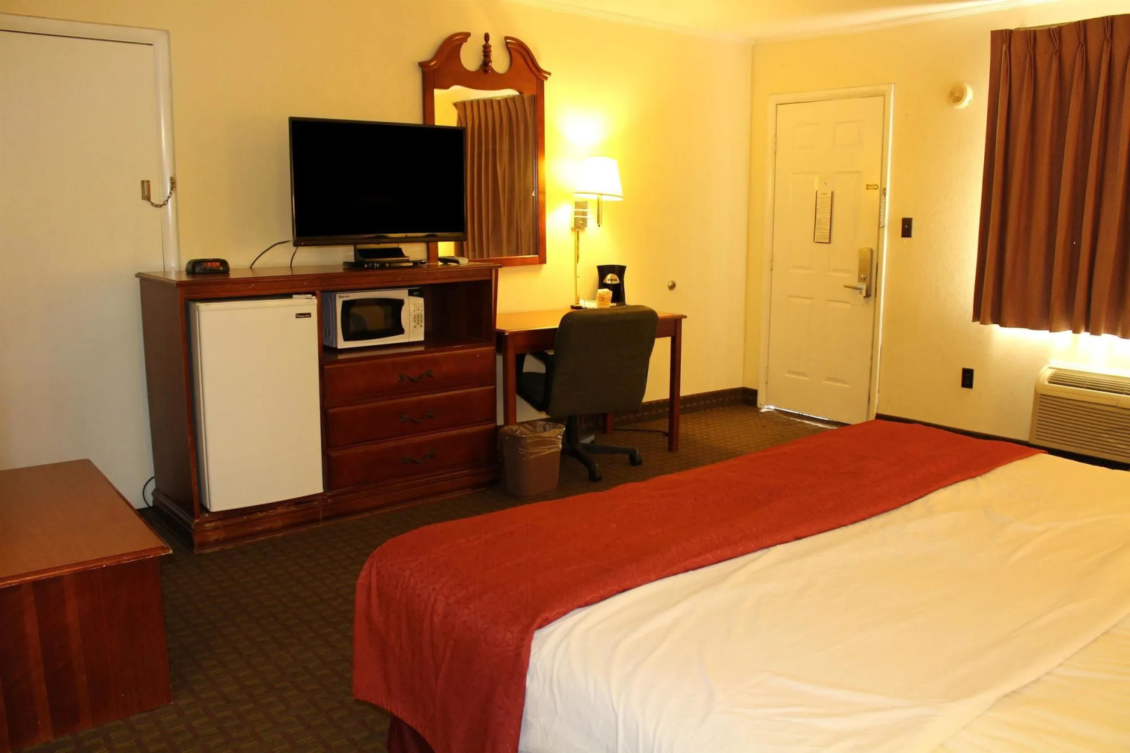 Lake View Inn & Suites